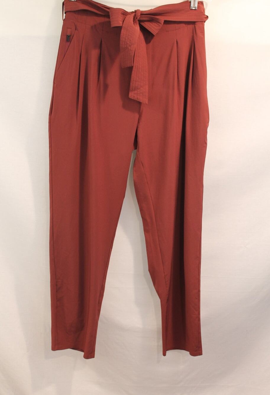 Athleta Skyline Athleisure Paperbag Pant Womens size 10 Rust Belted Zip Pocket